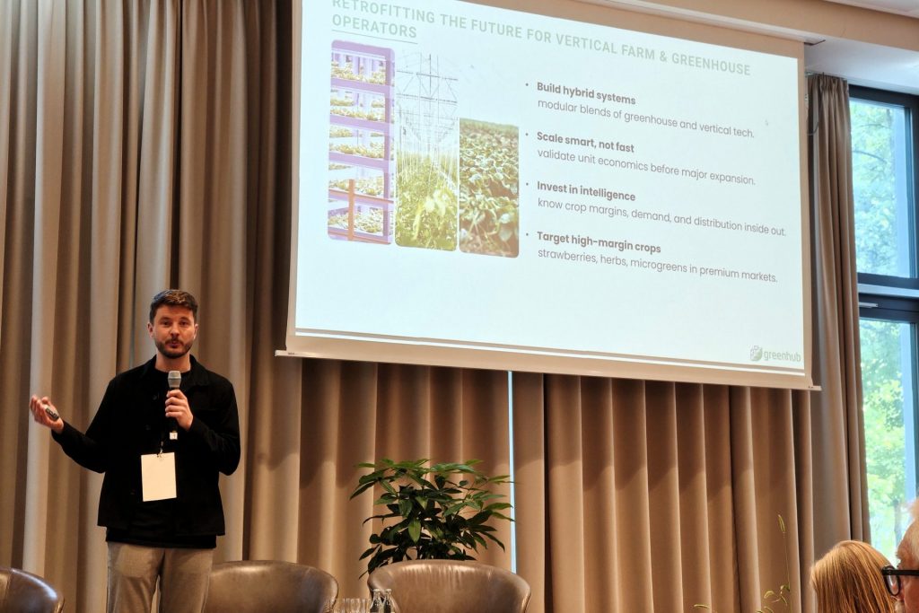 Alex Jaworski giving a keynote about hybrid systems in vertical farming