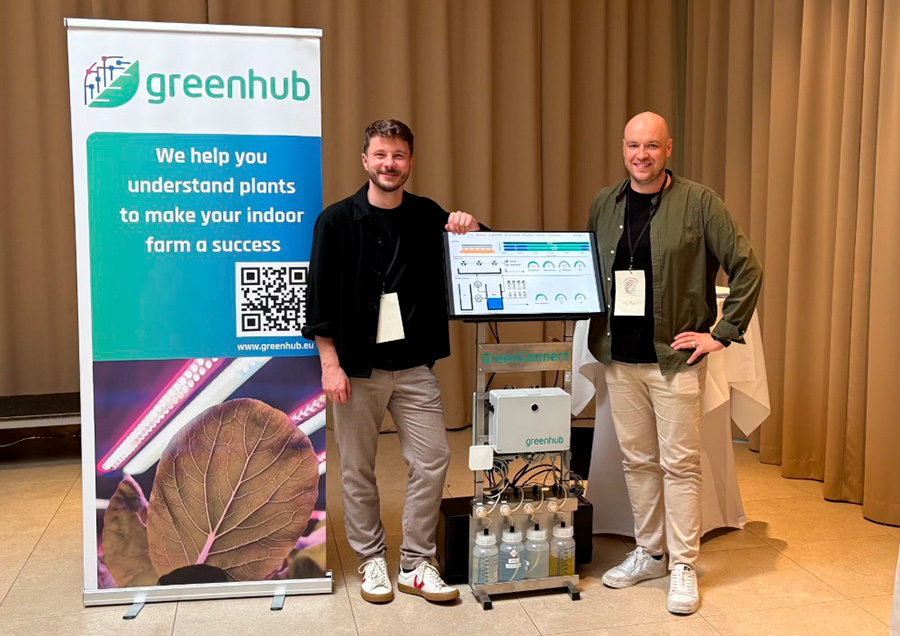 Alexander Jaworski and Kay Plat of greenhub solutions presenting GreenConnect